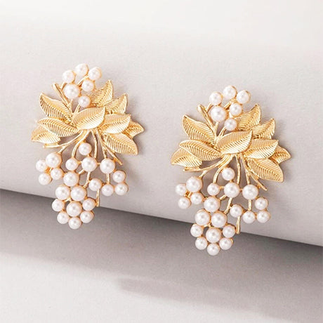 Elegant Faux Pearl Décor leaf Stud Earrings