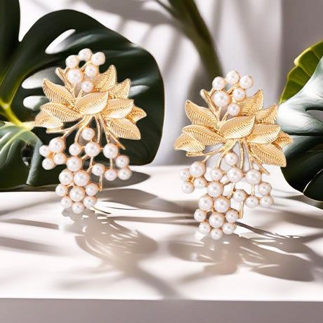 Elegant Faux Pearl Décor leaf Stud Earrings