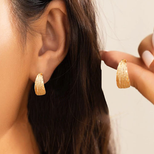 Textured light luxury Metal C-shaped Earrings