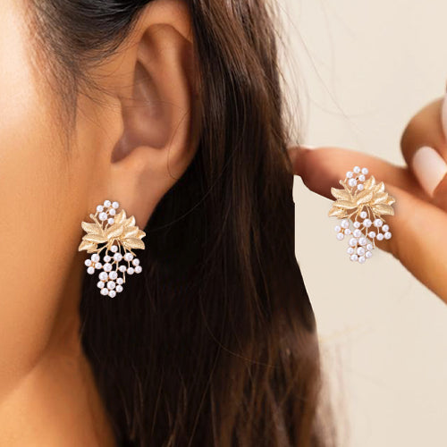 Elegant Faux Pearl Décor leaf Stud Earrings