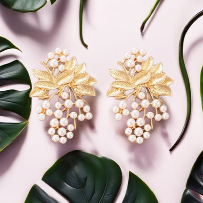 Elegant Faux Pearl Décor leaf Stud Earrings