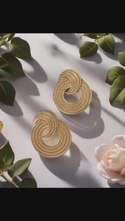 Delicate Twisted lines stripped Pattern High End Earrings